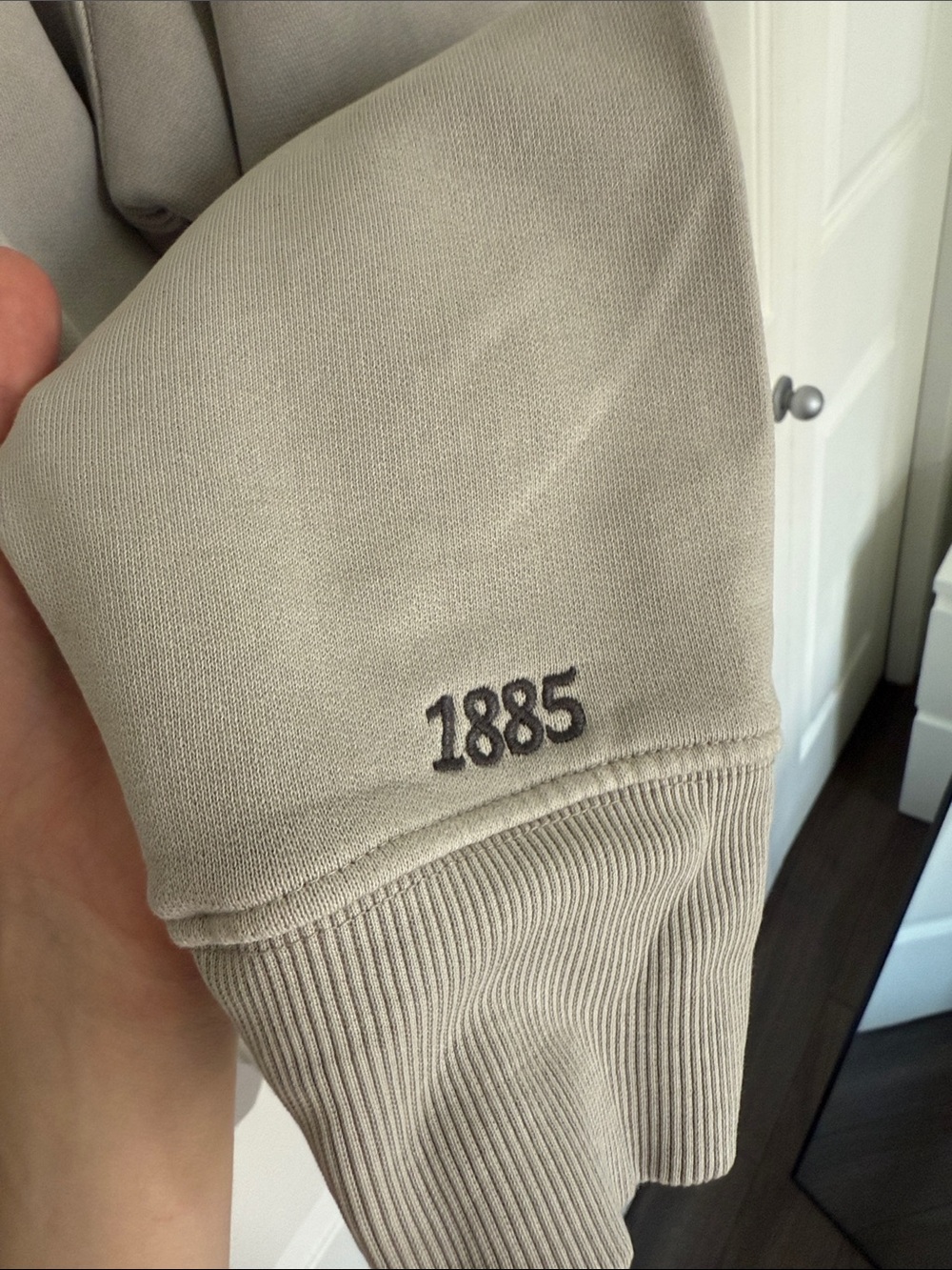 Woods Women's Heritage 1885 Sweatshirt - Picture 6 of 7